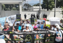 Familiares de presos durante el régimen de excepción lograron entregar sus peticiones en la Casa Presidencial