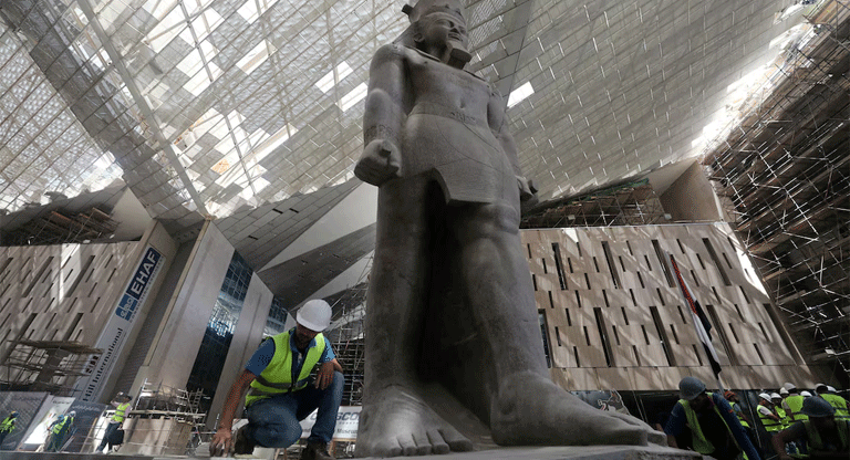 El Gran Museo Egipcio abre sus puertas con la máscara de Tutankamón como estrella