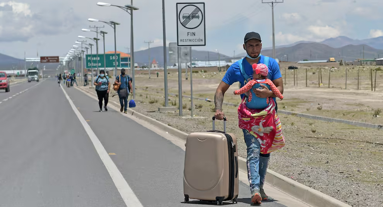 EE.UU pone fin a programas de reunificación familiar y ordena salida de salvadoreños beneficiarios de «parole»