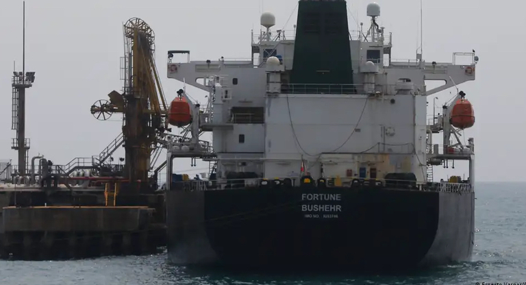 Trump anuncia bloqueo a petroleros desde y hacia Venezuela