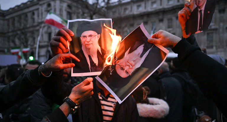 EE.UU evalúa opciones militares contra Irán tras la muerte de cientos de manifestantes