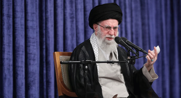 Régimen de Irán amenazó si Trump ataca al ayatollah Ali Khamenei: “Prenderemos fuego a su mundo”