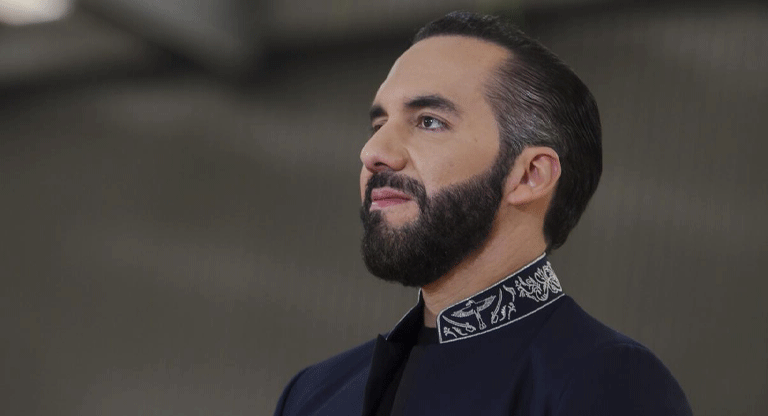 Popularidad imparable de Bukele choca con creciente desaprobación por la economía