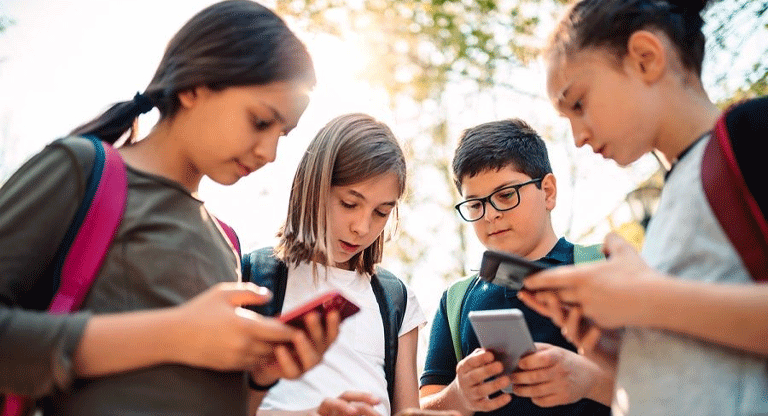 Impulsan en Alemania prohibición de redes sociales a menores de 14 años