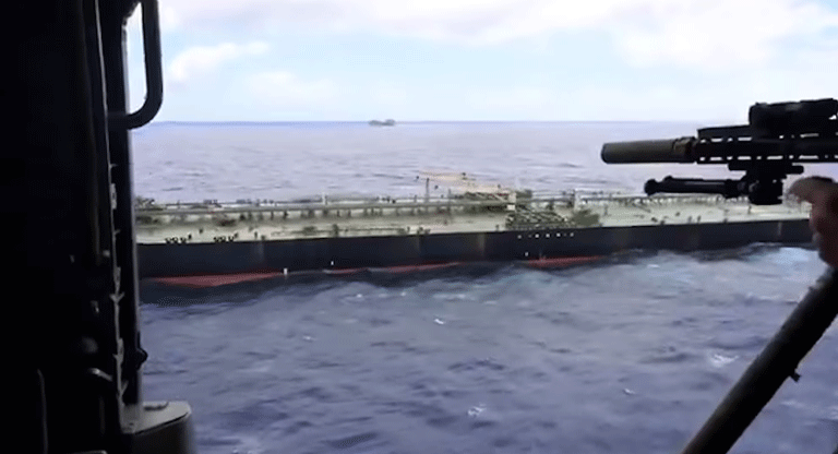 Ejército de EE.UU interceptó barco que evadía sanciones al comercio ilegal de petróleo