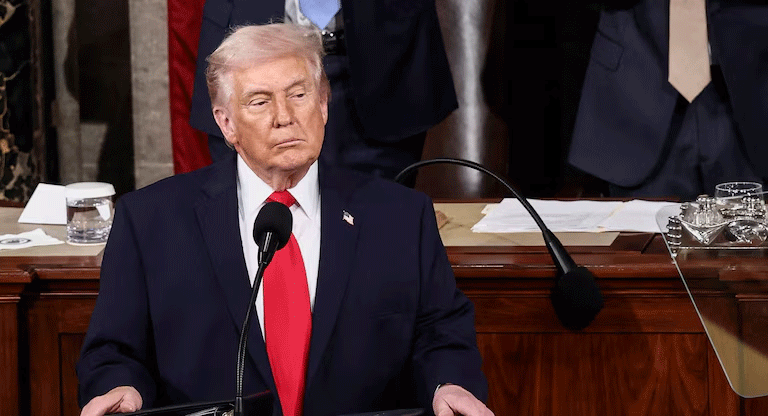 Trump desafía a los demócratas en un discurso triunfalista sobre el Estado de la Nación