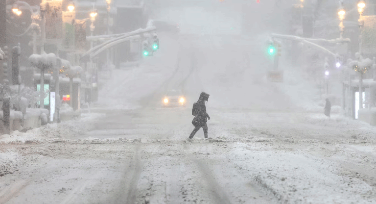 Noreste de Estados Unidos sufrió una intensa tormenta de nieve