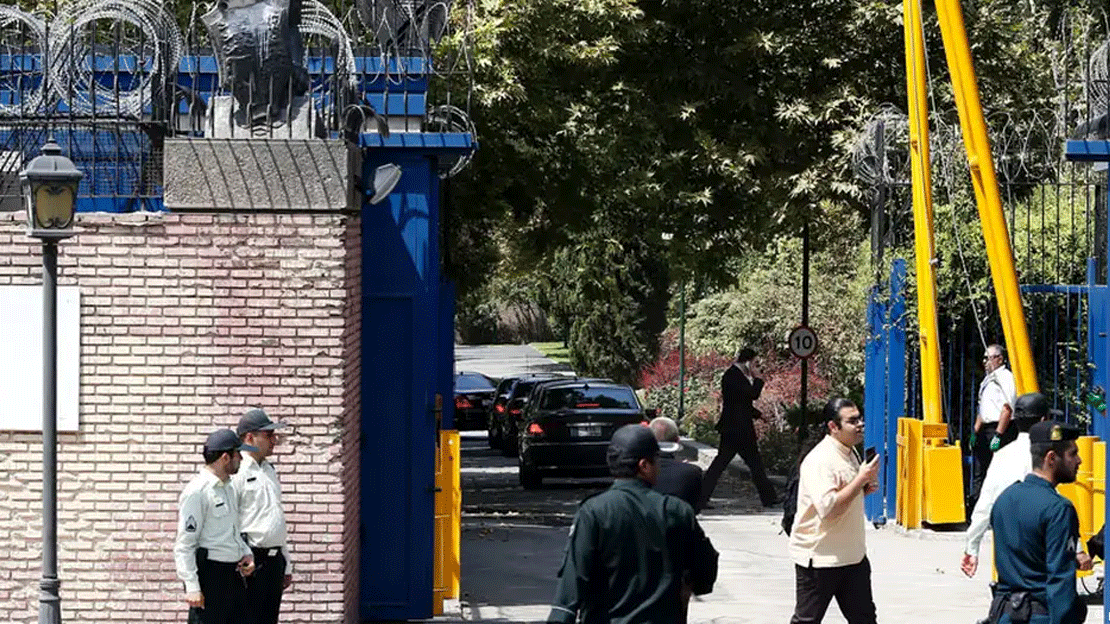 Reino Unido retira a su personal diplomático de Irán