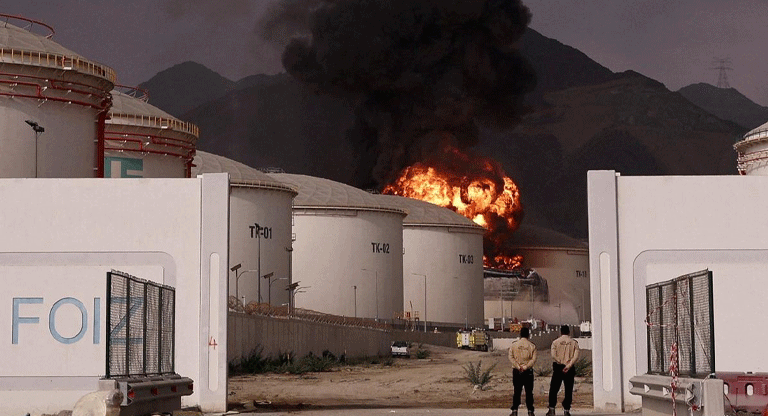 Irán intensifica sus ataques y provoca incendios en una refinería clave de Kuwait