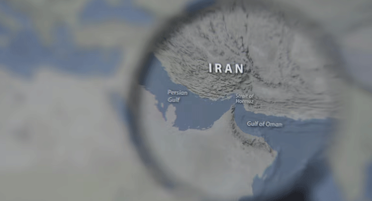 EE.UU ejecuta su plan para liberar el Estrecho de Ormuz sin ayuda de sus aliados