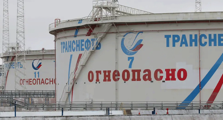 Ucrania alcanzó con drones dos bases petroleras en Rusia