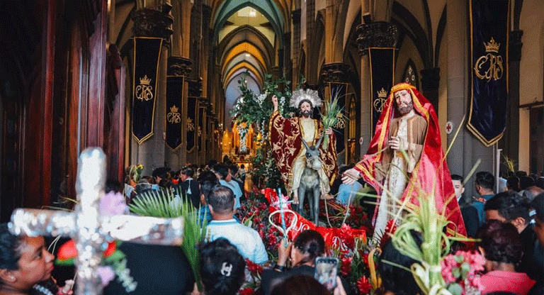 San Salvador vivió su Domingo de Ramos con procesiones y arte sacro