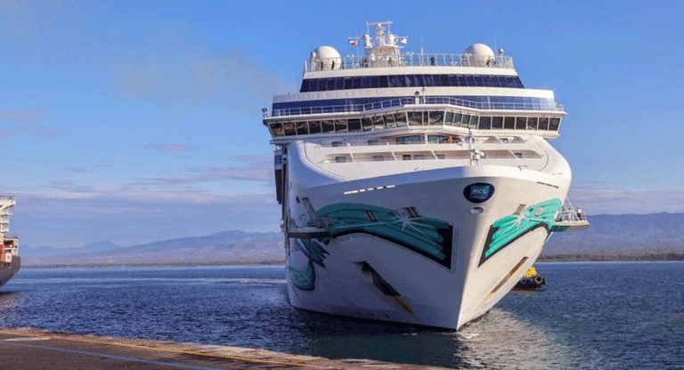 El Salvador proyecta 145,000 turistas en Semana Santa y apuesta por el turismo de cruceros