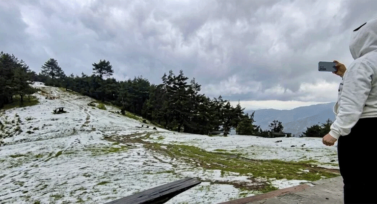Granizada cubrió de blanco El Pital, en Chalatenango