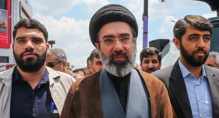 El líder supremo de Irán aseguró que Teherán no cederá en la defensa de sus intereses nacionales