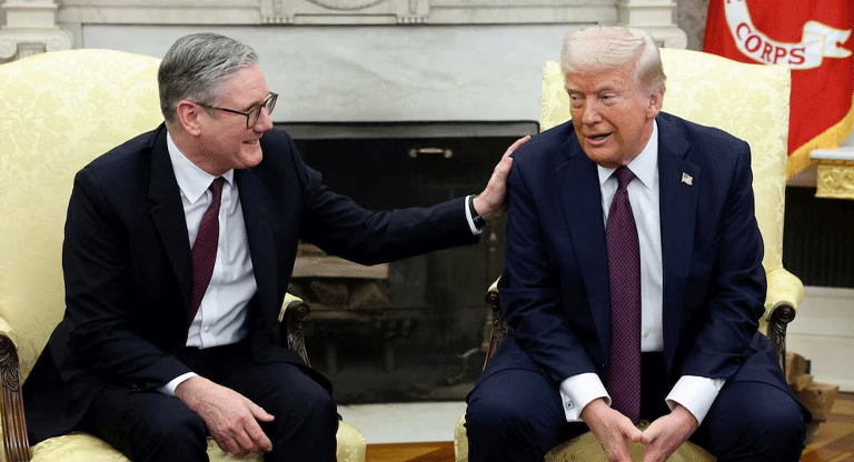 EE.UU y el Reino Unido acordaron impulsar un “plan práctico” para reabrir el estrecho de Ormuz