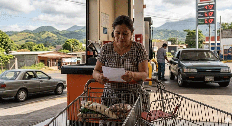 Alza en combustibles y alimentos profundiza presión económica sobre hogares salvadoreños