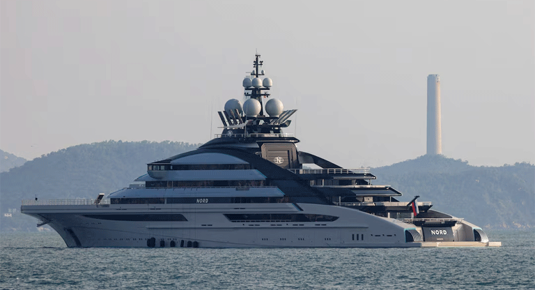 Superyate ruso cruza el bloqueado estrecho de Ormuz