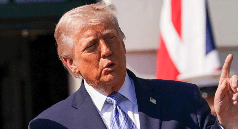 Trump asegura que Irán le informó que se encuentra en un estado de colapso