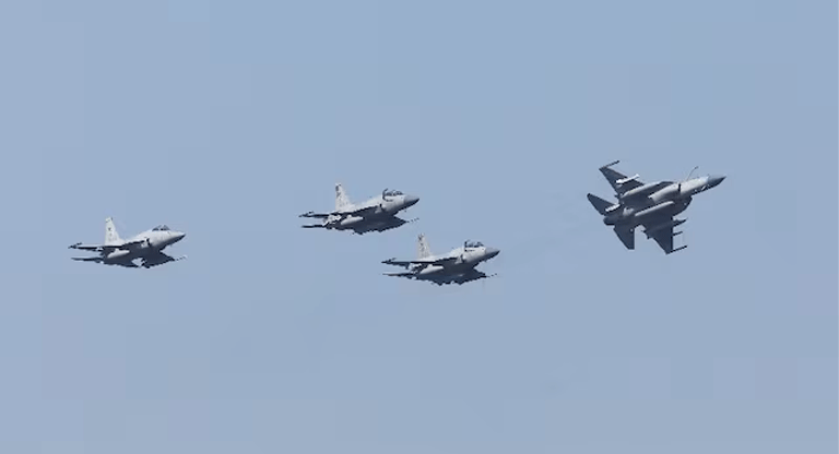 Pakistán despliega escuadrón de aviones y miles de tropas en Arabia Saudita
