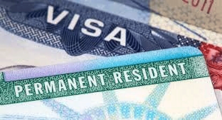 EE.UU obligará a salvadoreños con visas temporales a salir del país para obtener residencia