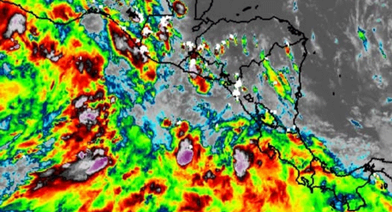 El Salvador prevé varios días de lluvias persistentes y eleva a alerta amarilla la vigilancia por sistema de baja presión