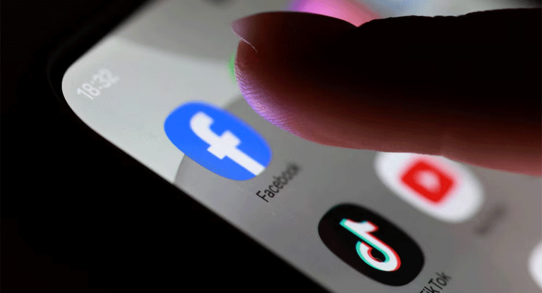 Francia aprobó la ley que prohíbe el uso de redes sociales a menores de 15 años