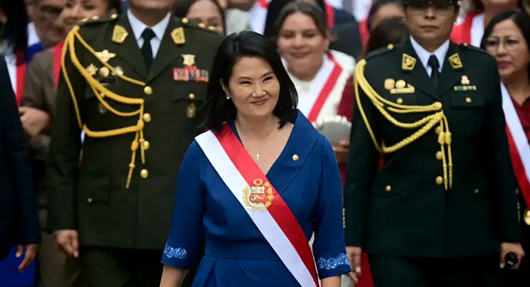 Keiko Fujimori juramenta como presidenta de Perú