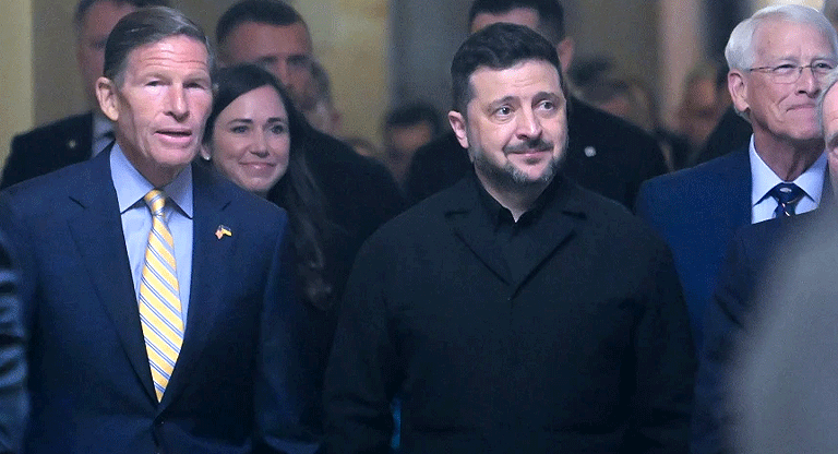 Ucrania ataca importantes refinerías rusas horas después de reunión entre Zelenskyy y Trump