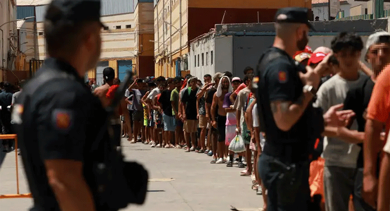Al menos 5 mil migrantes siguen en Ceuta tras entrada masiva