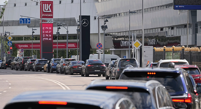 Rusia sin gasolina tras ataques de Ucrania