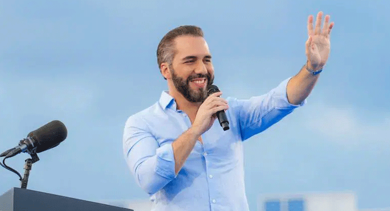 Bukele anuncia 50,000 becas y promete elevar la inversión educativa a US$3,000 millones anuales