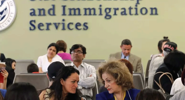 Trump suspende la emisión de visas en todo el mundo