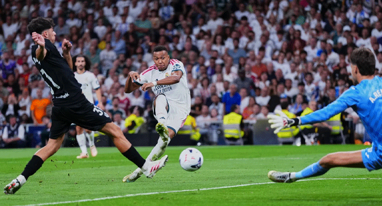 Con hat-trick de Mbappé, Real Madrid aplasta 4-1 a Real Sociedad en regreso de Mourinho al Bernabéu