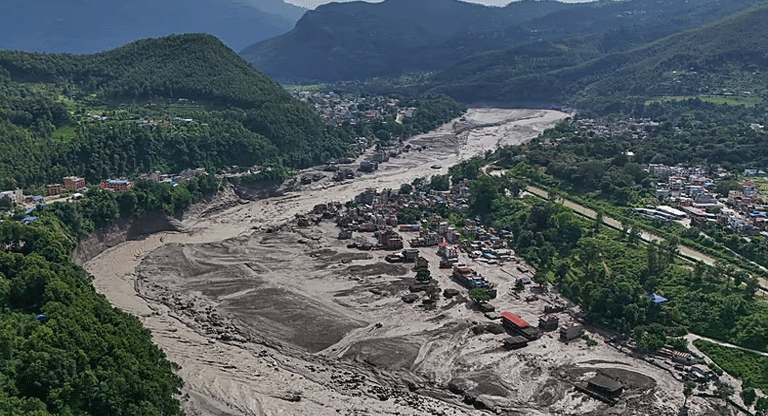 Se agrava el balance en Nepal y Tíbet: 332 muertos y al menos 1300 desaparecidos