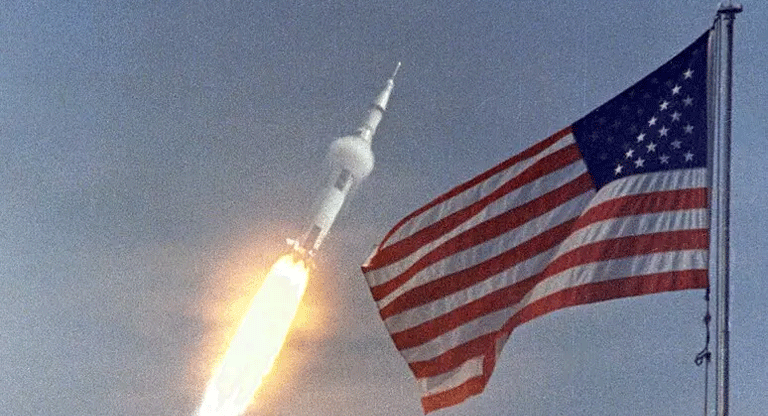 Trump crea la academia militar del espacio
