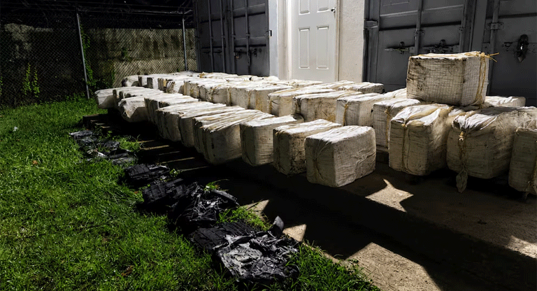Honduras golpea rutas del narcotráfico y decomisa más de 1,7 toneladas de cocaína en un solo día