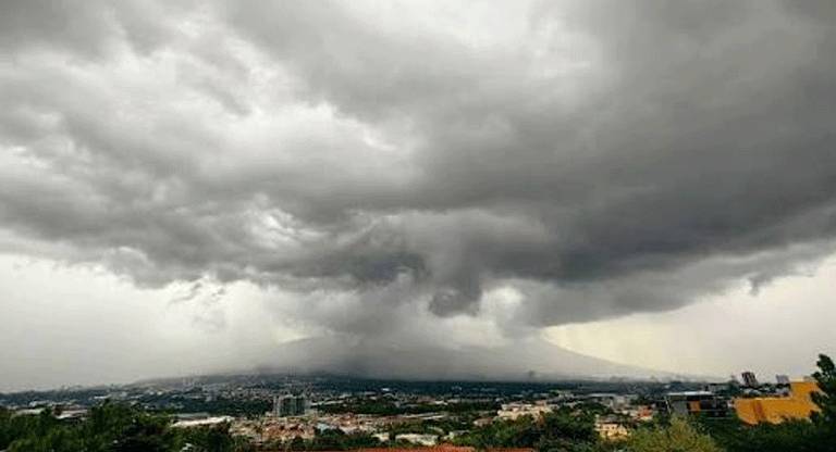 El Salvador cerrará agosto con calor intenso y lluvias que podrían alcanzar fuerza de tormenta