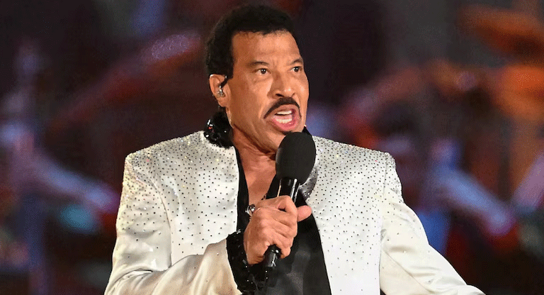 Lionel Richie fue hospitalizado de emergencia