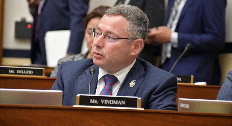 Congresista estadounidense presentó proyecto de ley para extender 18 meses el TPS para salvadoreños