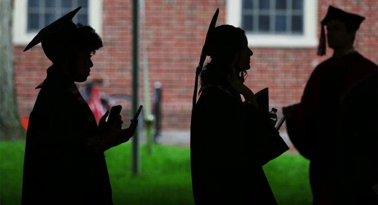 Las universidades en una encrucijada: La IA está provocando una “rendición cognitiva”