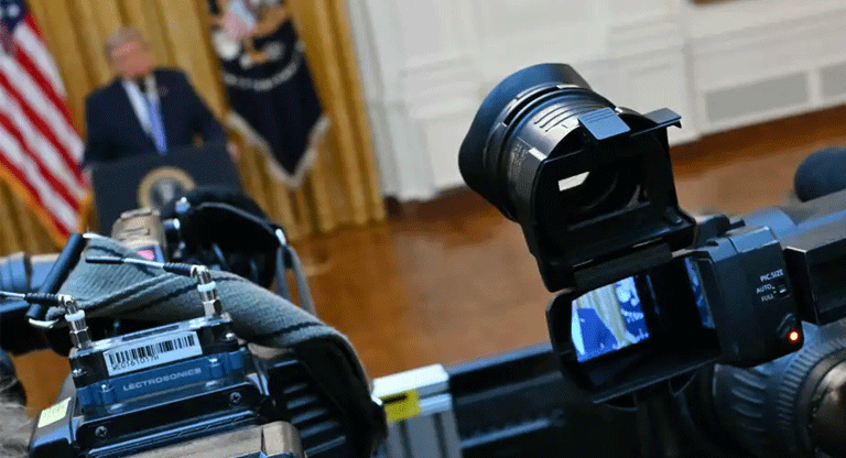 Principales televisoras de EE.UU suspenden cobertura a Trump