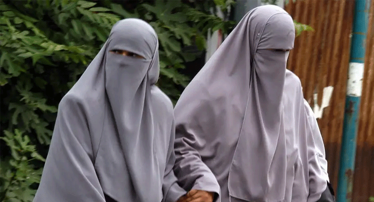Prohíben llevar burka en espacios públicos en ciudad española