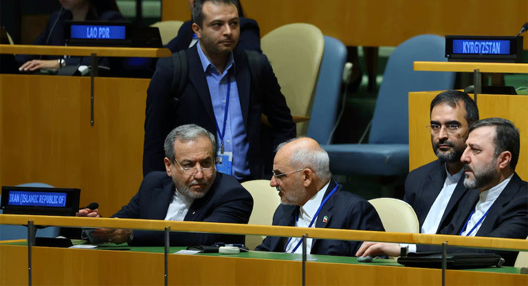 Irán detalla su propuesta para reabrir el estrecho de Ormuz, el precio del petróleo cae en Europa y EE.UU