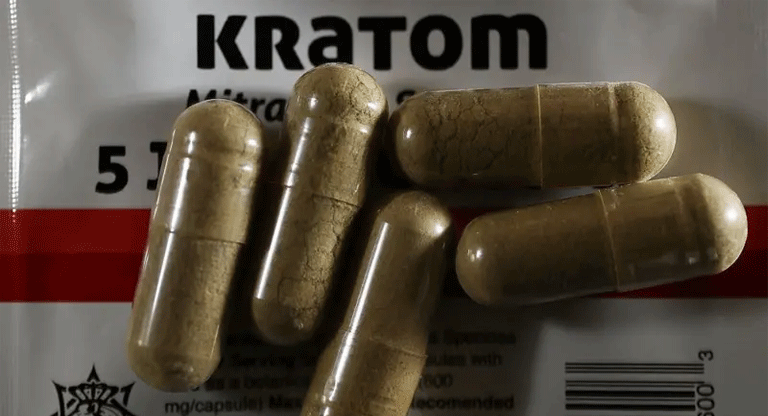 El kratom, la “heroína de las gasolineras” que causa alarma entre las autoridades en EE.UU