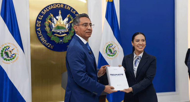Ejecutivo entrega a la Asamblea Legislativa proyecto de presupuesto por USD 12,421 millones para el 2027