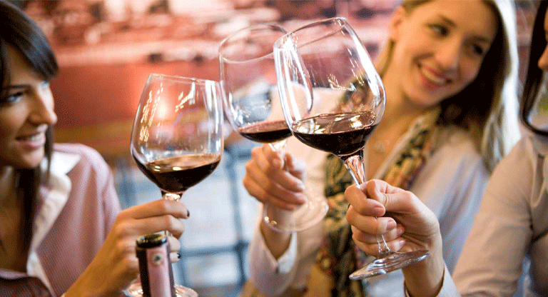 Ingerir alcohol eleva el riesgo de desarrollar cáncer de mama