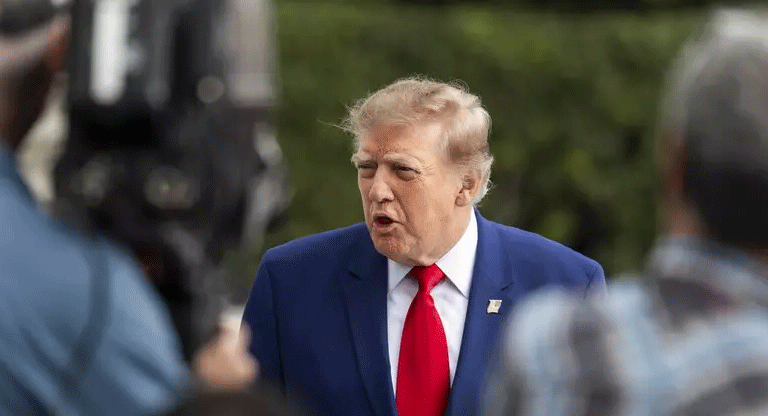 Trump cae a mínimos históricos de popularidad