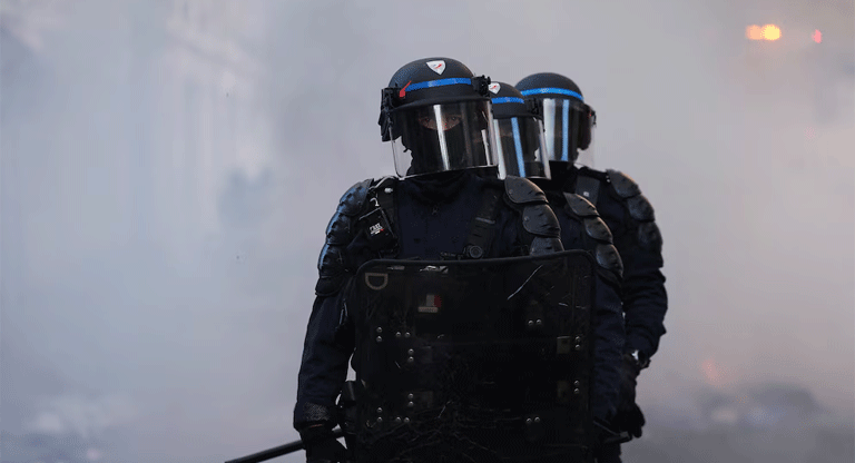 Francia e Italia desplegarán militares tras los saqueos y los disturbios