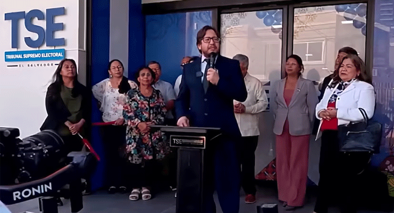 FMLN formaliza ante el TSE planilla de doce candidatos por la circunscripción del exterior para 2027